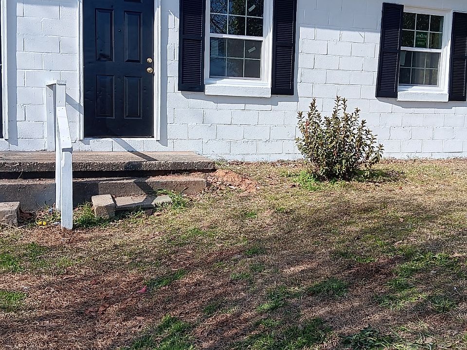 2nd image of 377 Jennings Ct SE