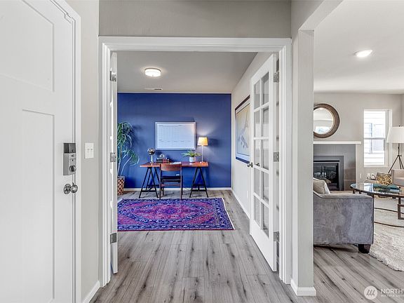 3rd image of 9828 Ferns Loop SE