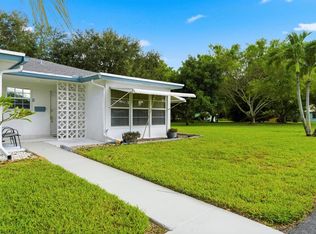 1167 S Drive Cir APT D, Delray Beach, FL 33445