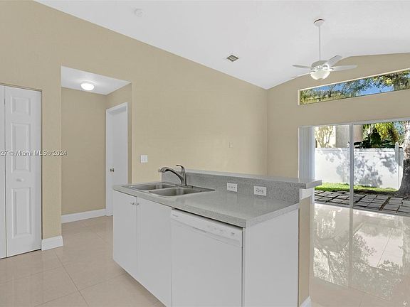 5th image of 16427 SW 28th Ct