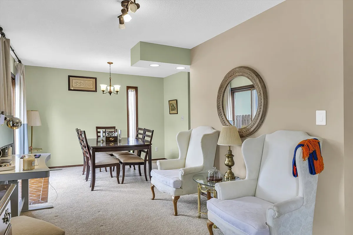 Building Photo - 1 Lyndhurst Village Ct #A