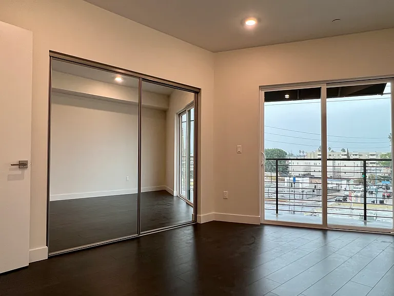 5758 Camellia Ave #301 — Photo 5