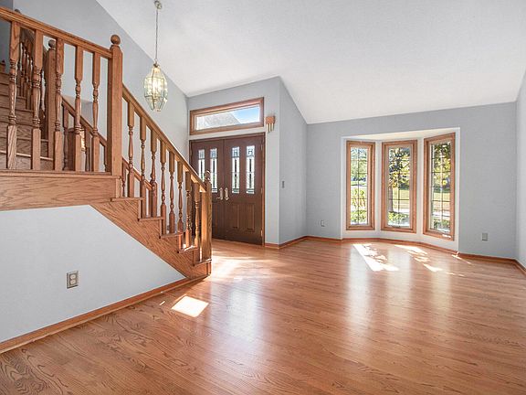 5th image of 312 Dorchester Way