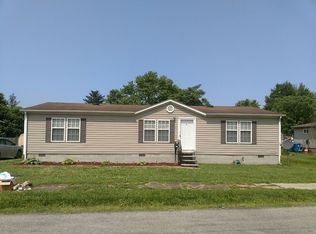 910 Newton Ave, Johnston City, IL 62951