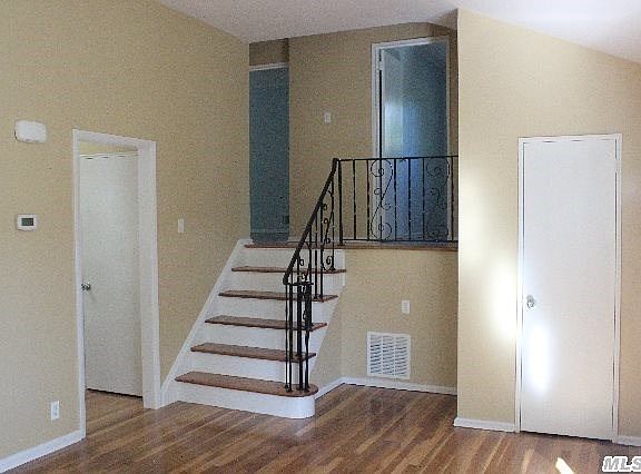 5th image of 183 Sterling St