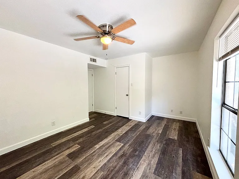 8611 Datapoint Dr #32 — Photo 9