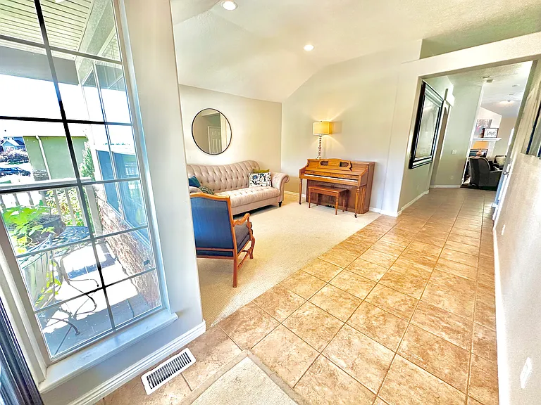 11893 N Apollo Way — Photo 2