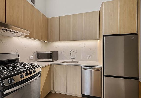 4th image of 31 E 31st St APT 7F