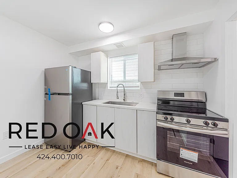 211 E 47th St #1/2 — Photo 5