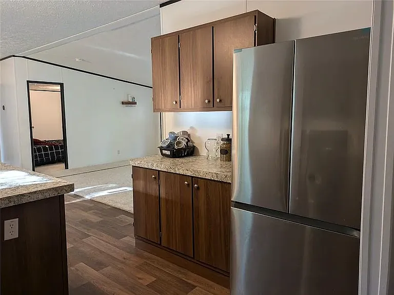 331 Bridle Path Dr — Photo 3