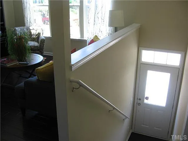 442 Hofman Ct — Photo 2