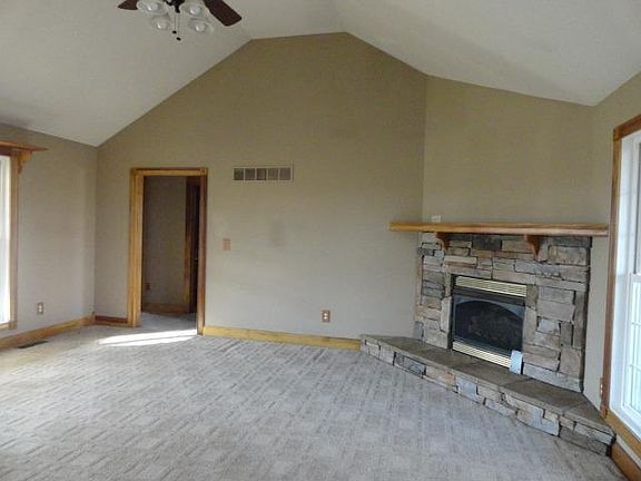 4th image of 167 Clay Ave