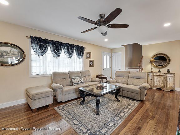5th image of 902 Stafford Dr