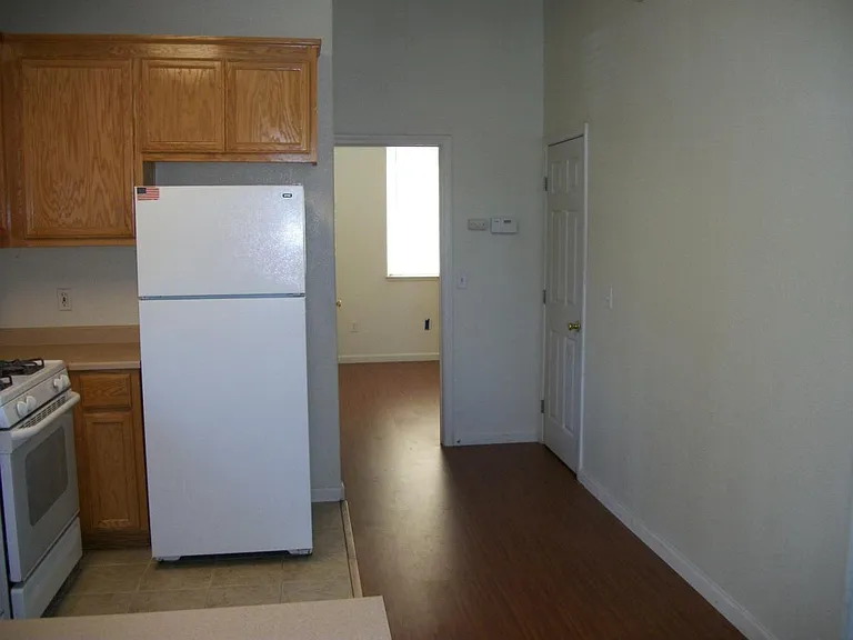 1447 Maple Ave — Photo 3