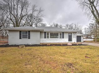 240 Hickorywood Dr, Decatur, IL 62526