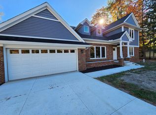 28430 Ranchwood Dr, Southfield, MI 48076