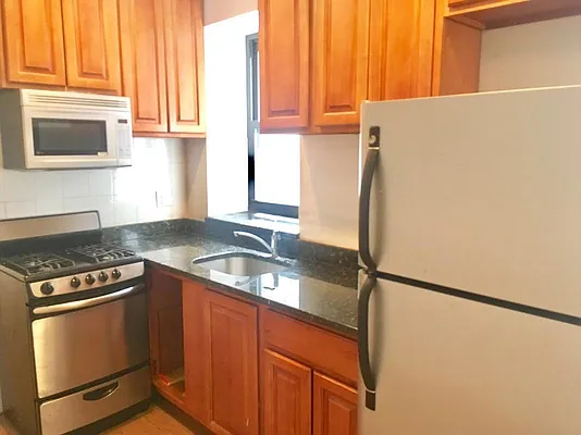 Rented by Premier Metro Realty Corp | media 13