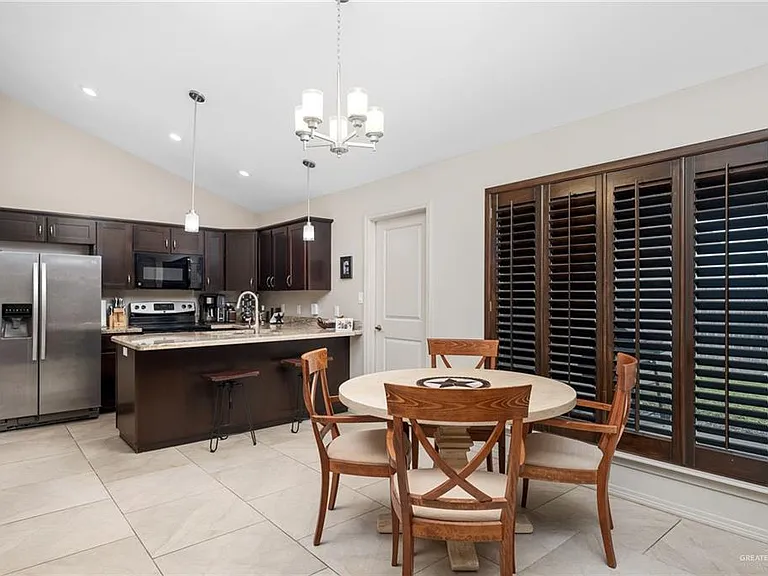 1515 N Jackson Rd — Photo 2