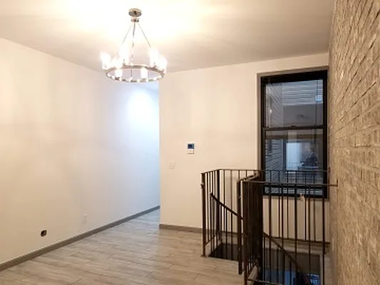 Rented by MCR Realty | media 30