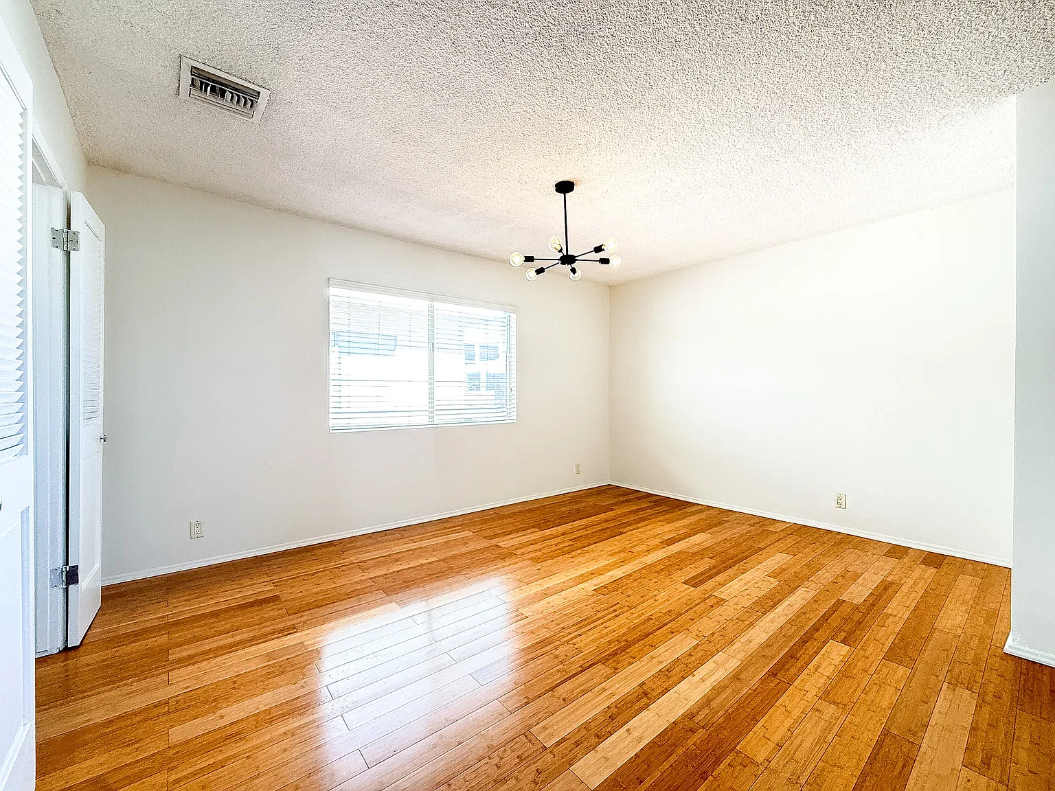2 bed, 1200 sqft, $3,595 — Photo 3