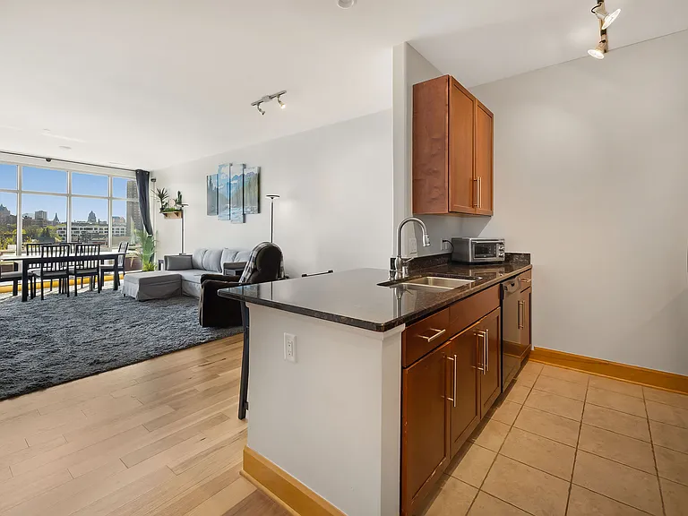 1550 E Royall Pl #403 — Photo 8
