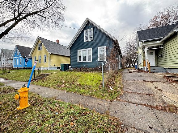 2nd image of 377 Alphonse St