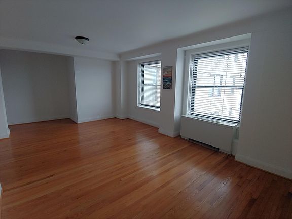 3rd image of 15 E Kirby St APT 725