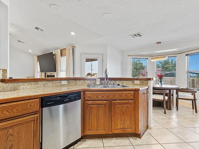 600 Coronado Dr — Photo 13