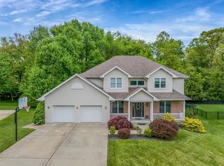 416 Settlers Village Cir, Cranberry Township, PA