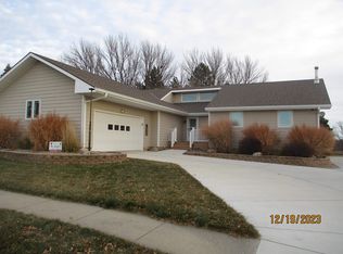 1713 W Berry Hill Dr, Norfolk, NE 68701