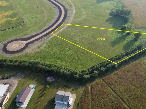 8 Oak Creek Cir, Big Stone City, SD 57216