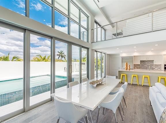 3rd image of 325 Banyan Blvd