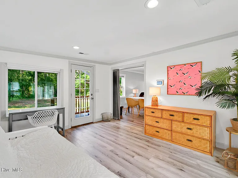 1950 Ocean View Dr SW — Photo 21