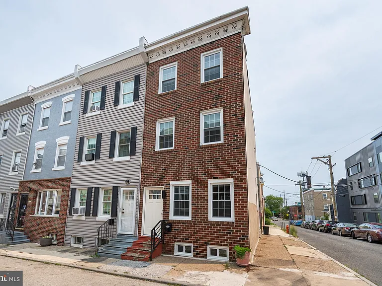 521 N Douglas St — Photo 27