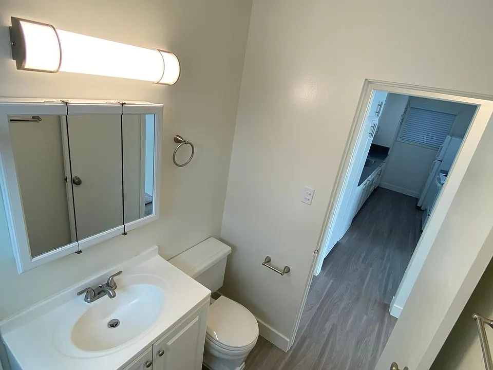 119 Bennett Ave #12