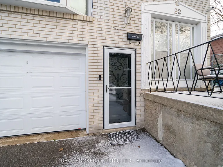 22 Yucatan Rd #LOWER — Photo 2