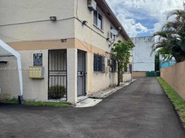 927 NW 7th Ct APT 3, Miami, FL 33136