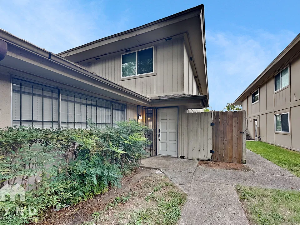 5632 Birchmont Dr #C