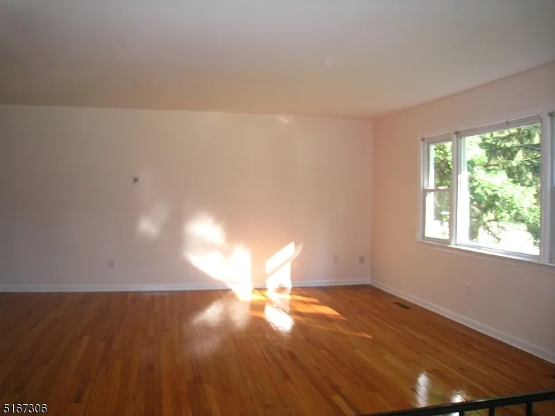 4 bed, 2.0 bath, $4,400 — Photo 3