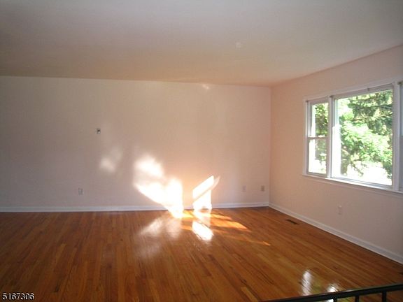 3rd image of 36 Cortright Rd