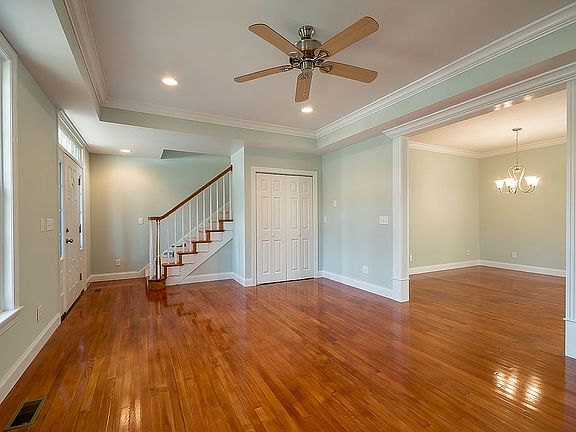 2nd image of 901 E Oak Island Dr