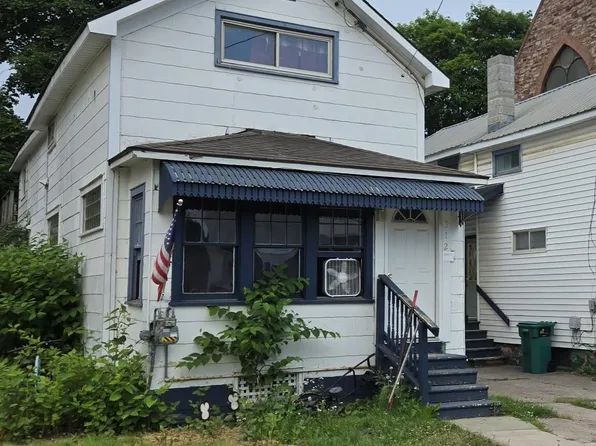 312 Carrie St, Sault Sainte Marie, MI 49783