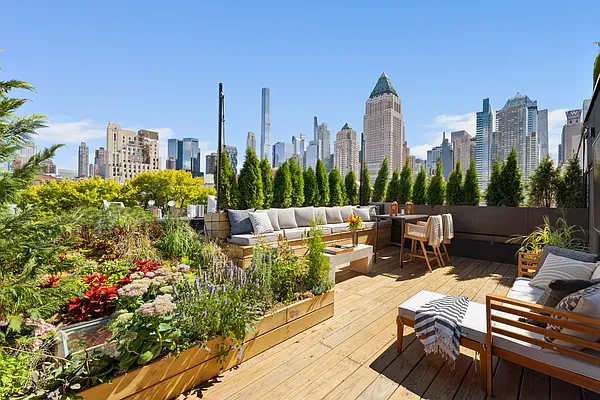 Sold by SERHANT. | media 4