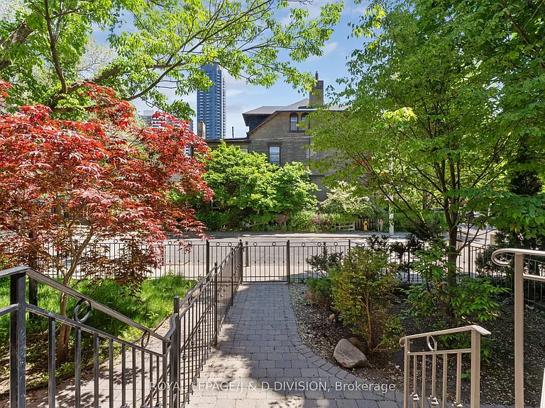 6 Huntley St — Photo 2
