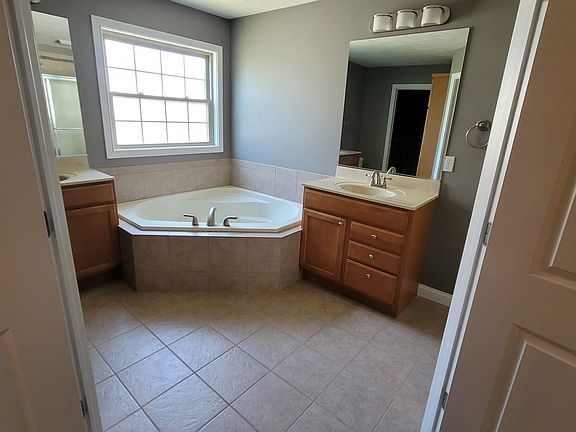 3rd image of 6903 N Ironwood Dr