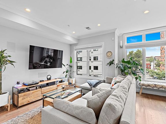 2nd image of 61 Bleecker St Unit 2