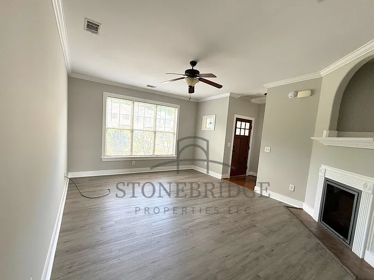 699 The Heights Ln — Photo 3
