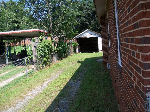3rd image of 726 Truett Ave
