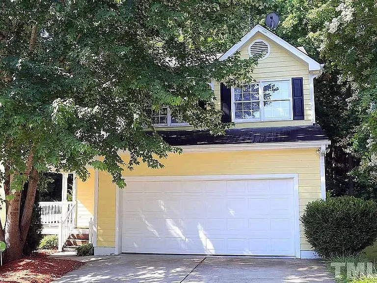 715 Saint Catherines Dr — Photo 1