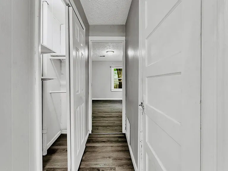 2820 W Washita St — Photo 1